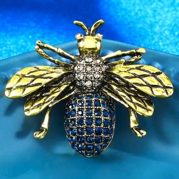 Bee Brooch Rhinestone Pin Stylish Hollywood Glam Bumble Insect Sparkly Trendy - Picture 2 of 6
